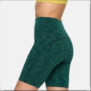 Outdoor Voices Freeform Shorts in Conifer (M)